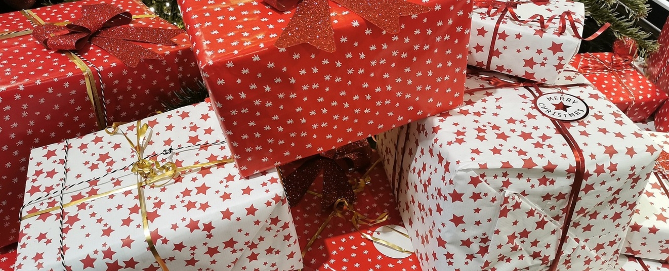 Jak wybrać idealny prezent? Sprawdź wskazówki, które ułatwią wybór upominku na Boże Narodzenie