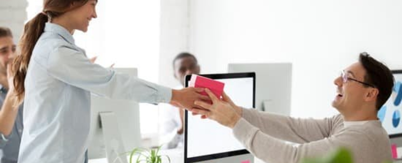 Co kupić koleżance lub koledze z pracy na urodziny lub inną okazję?