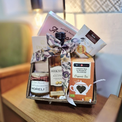 piękny kosz okolicznościowy dla babci 